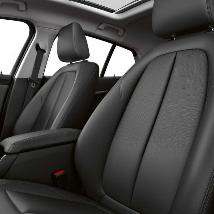 Sièges en cuir Dakota Schwarz. BMW Série 1, Modèle Advantage, habitacle avec sièges en cuir Dakota Schwarz.