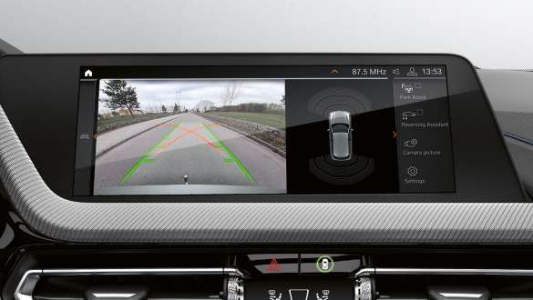Aide au stationnement Parking Assistant Pack. BMW Série 1 avec Parking Assistant Pack pratique.