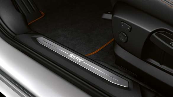 Seuils de portes. Seuils de portes de la BMW Série 1, Modèle Sport.