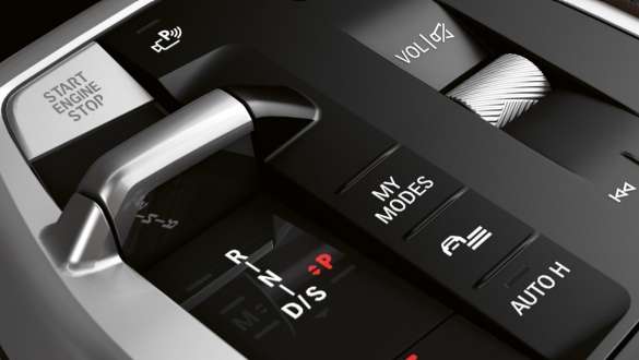 BMW Série 2 Active Tourer 230e Hybride Rechargeable U06 2021 - modes d’entra&icirc;nement, commutateur de console centrale en gros plan