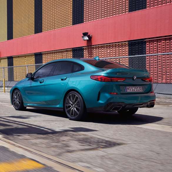 Vidéo de la BMW Série 2 Gran Coupé Vidéo de la BMW Série 2 Gran Coupé F44 en Snapper Rocks Blau metallic, extérieur