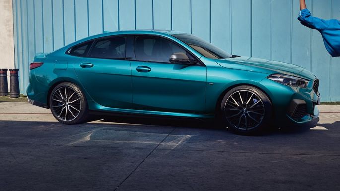Silhouette Coupé attractive de la BMW Série 2 Gran Coupé La silhouette attrayante de la BMW Série 2 Gran Coupé en Snapper Rocks Blau metallic F44, vue latérale