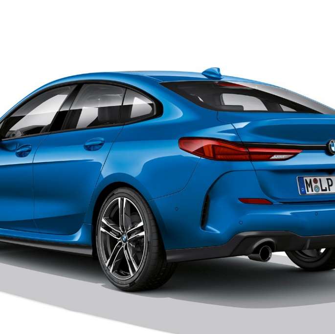 BMW Individual Hochglanz Shadow Line BMW Série 2 Gran Coupé Modèle M Sport BMW Individual Hochglanz Shadow Line BMW Série 2 Gran Coupé Modèle M Sport Misano Blau metallic F44, vue latérale de trois quarts