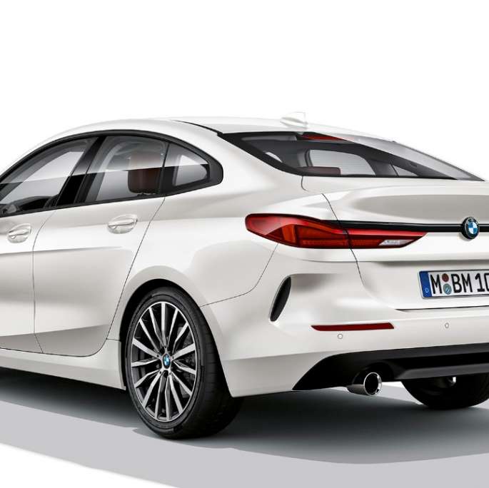 Jantes BMW en alliage léger BMW Série 2 Gran Coupé Modèle Advantage Jantes BMW en alliage léger BMW Série 2 Gran Coupé Modèle Advantage Mineralweiß F44, vue de trois quarts arrière