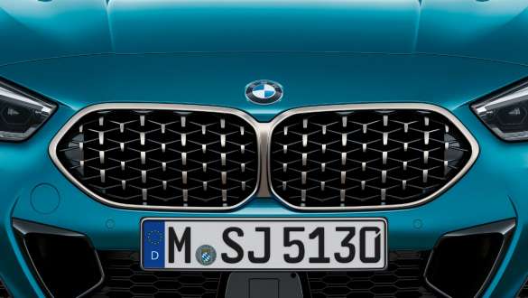 Naseaux BMW en style Mesh, BMW Série 2 Gran Coupé Naseaux BMW en style Mesh, BMW Série 2 Gran Coupé en Snapper Rocks Blau metallic F44, vue en gros plan de face