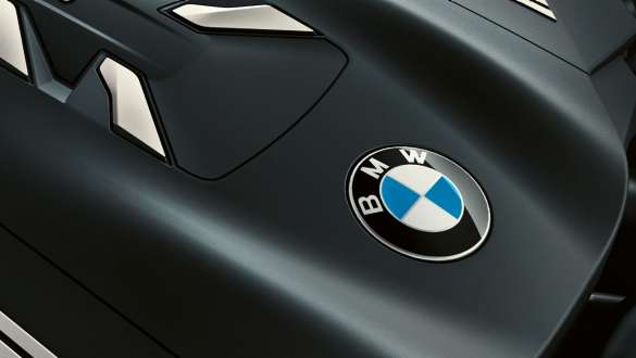 Moteur diesel 6 cylindres en ligne BMW TwinPower Turbo BMW Série 7 Berline : vue gros plan du moteur diesel 6 cylindres en ligne BMW TwinPower Turbo