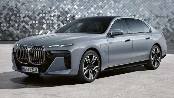 Vue de profil BMW Série 7 Berline G70 PHEV 750e xDrive Dravitgrau metallic BMW Série 7 Berline G70 PHEV 750e xDrive Dravitgrau metallic vue de profil