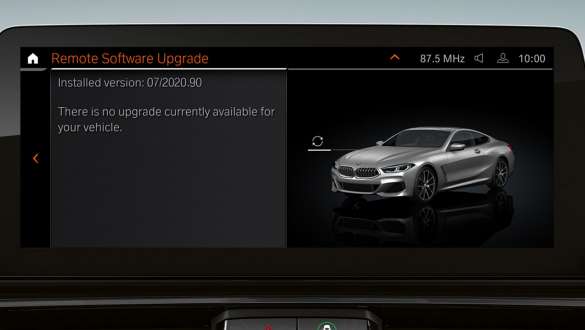 Remote Software Upgrade de la nouvelle BMW Série 8 Coupé G15 LCI restylage Vue en gros plan de la nouvelle BMW Série 8 Coupé G15 LCI restylage du Control Display, vue en gros plan