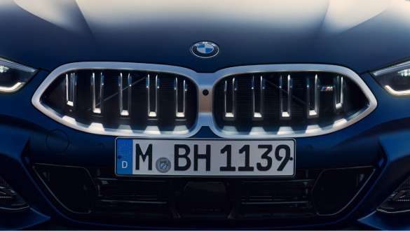 La nouvelle BMW Série 8 Gran Coupé G16 LCI restylage 2022 BMW Individual Frozen Tansanitblau metallic Naseaux BMW 'Iconic Glow'