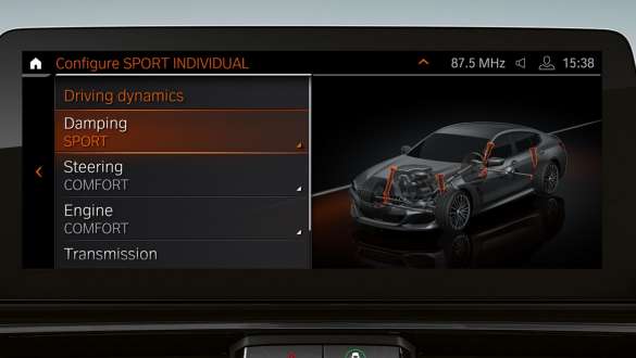 La nouvelle BMW Série 8 Gran Coupé G16 LCI restylage 2022 Suspension M adaptative, vue de profil du Control Display