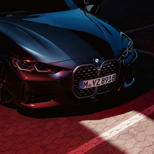 Doubles naseaux BMW BMW M440i xDrive Coupé G22 2020 BMW M440i xDrive Coupé Arctic Race Blue metallic G22 2020 vue de trois quarts avant doubles naseaux BMW