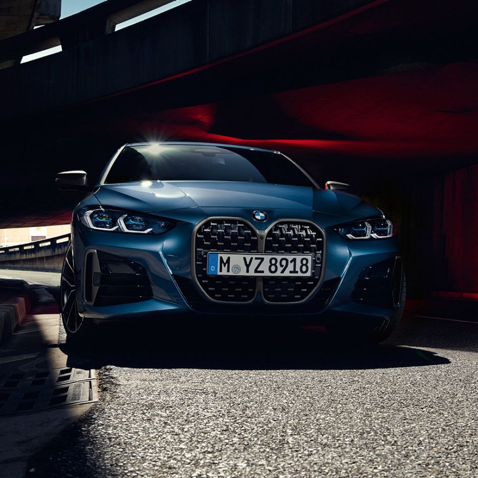 Doubles naseaux BMW phares avant à LED avant BMW M440i xDrive Coupé G22 2020 BMW M440i xDrive Coupé Arctic Race Blue metallic G22 2020 Vue avant doubles naseaux BMW phares avant à LED
