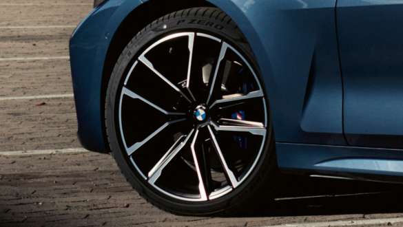 Jantes BMW M 18" en alliage léger à doubles rayons BMW M440i xDrive Coupé G22 2020 Jantes BMW M 18" en alliage léger, à doubles rayons 848 M, en Bicolor Jetblack BMW M440i xDrive Coupé G22 2020 vue en gros plan