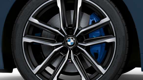 Freins M sport BMW M440i xDrive Coupé G22 2020 Freins M sport BMW M440i xDrive Coupé G22 2020 détail jantes en alliage léger