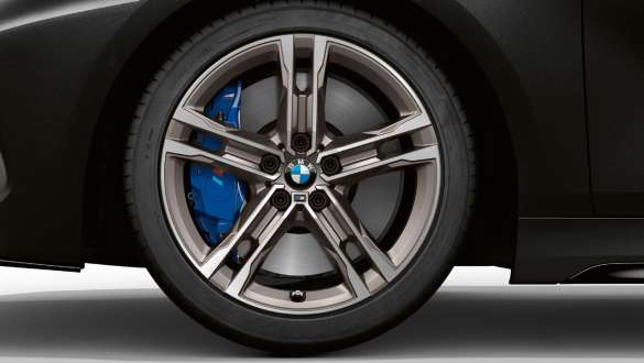 Freins M sport. BMW M135i xDrive avec freins M sport.