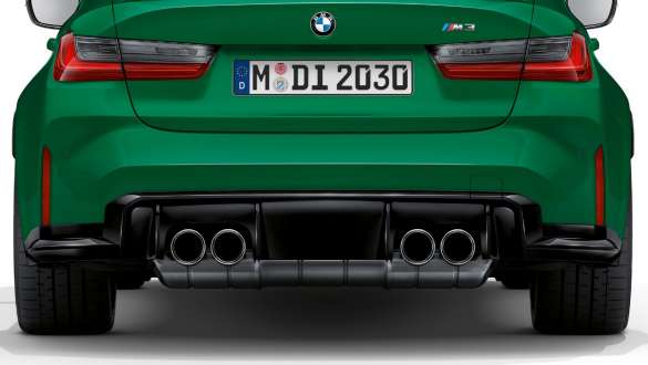 Embouts d'échappement chromés de la BMW M3 Berline G80 2020 Sorties d'échappement en Isle of Man Grün de la BMW M3 Berline G80 2020, vue arrière en chrome