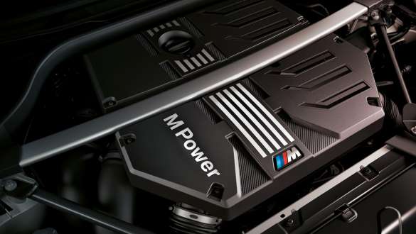 Moteur essence 6 cylindres en ligne BMW M TwinPower Turbo de la BMW X3 M Competition F97 LCI 2021 Vue en gros plan de la BMW X3 M Competition F97 LCI restylage 2021 avec moteur essence 6 cylindres en ligne BMW M TwinPower Turbo