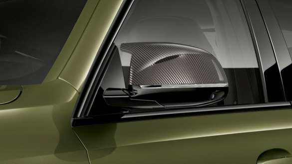 Coques de rétroviseur M Carbon de la BMW X6 M Competition Coques de rétroviseur M Carbon de la BMW X6 M Competition F96 2020 en teinte spéciale BMW Individual Urban Green, extérieur