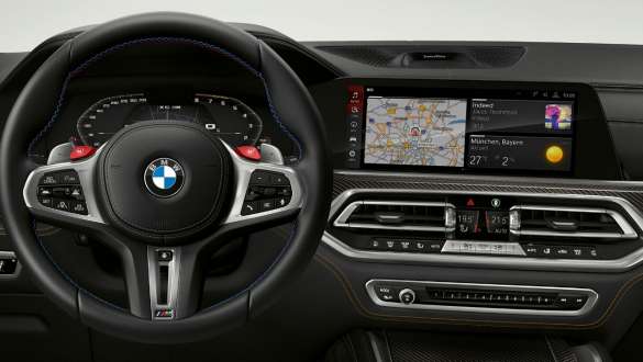 Combiné des instruments M spécifique de la BMW X6 M Competition Combiné des instruments M spécifique de la BMW X6 M Competition F96 SUV 2020, poste de conduite