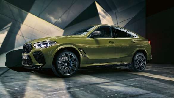 BMW X6 M Competition avec M xDrive BMW X6 M Competition en teinte spéciale BMW Individual Urban Green SUV F96 2020, vue de profil