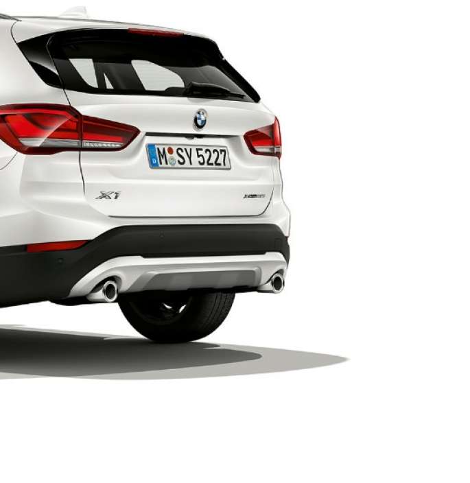 BMW X1, Modèle xLine, vue de trois quarts arrière BMW X1, Modèle xLine, vue de trois quarts arrière, prise en studio
