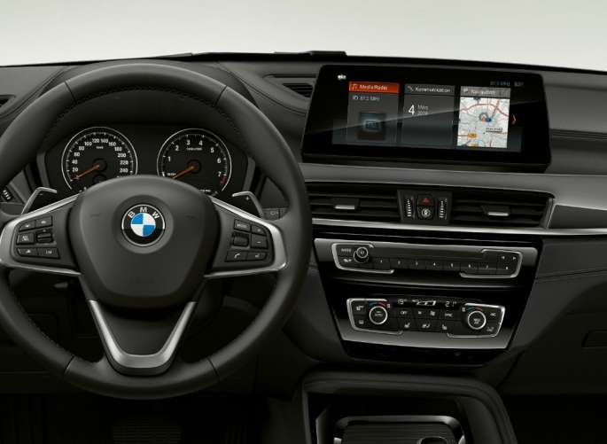BMW X1, Modèle xLine, intérieur BMW X1, Modèle xLine, intérieur avec vue sur le poste de conduite