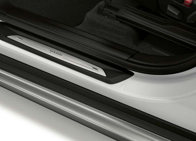 BMW X1, Modèle xLine, seuils de porte BMW X1, Modèle xLine, vue de profil avec gros plan sur les seuils de porte