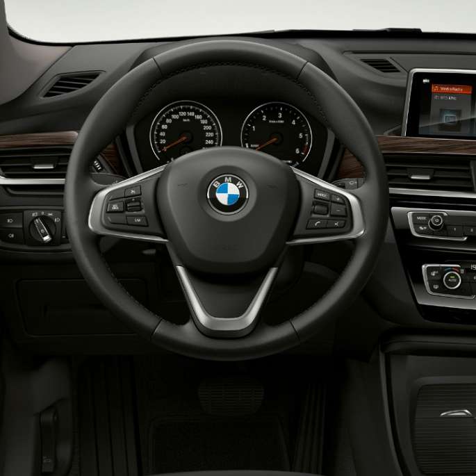 BMW X1, Modèle Advantage, intérieur BMW X1, Modèle Advantage, intérieur avec vue sur le poste de conduite