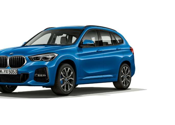 BMW X1, Modèle M Sport, vue de trois quarts avant BMW X1, Modèle M Sport, vue de trois quarts avant, prise en studio