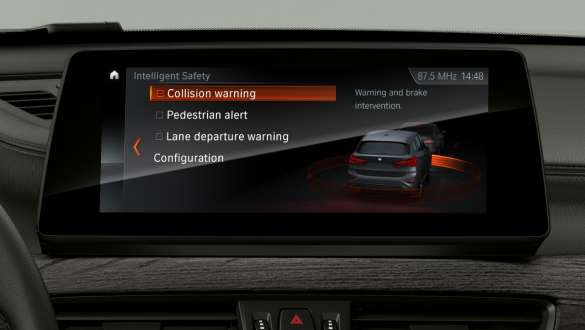 BMW X1, Driving Assistant Plus dans le concept d'affichage et de commande. BMW X1, intérieur avec vue sur le Driving Assistant Plus dans le concept d'affichage et de commande.