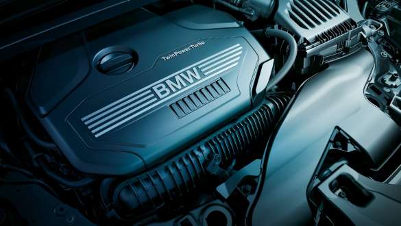 Moteur essence 4 cylindres BMW TwinPower Turbo. BMW X1, gros plan du moteur essence 4 cylindres BMW TwinPower Turbo.