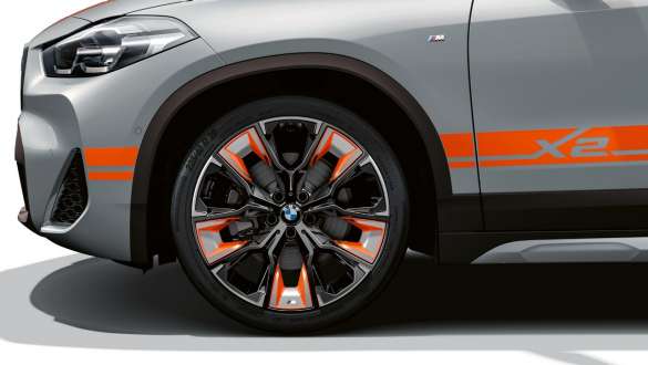 Bords des passages de roues de la BMW X2 F39 Bords des passages de roues de la BMW X2 2020 F39 Brooklyn Grau, vue de profil