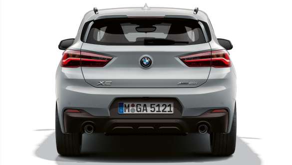 Vue arrière de la BMW X2 F39 Vue arrière de la BMW X2 2020 F39 Brooklyn Grau