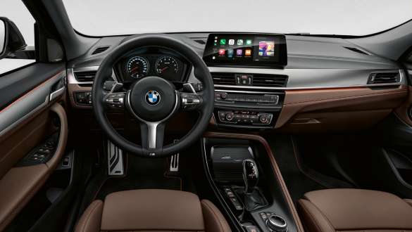Poste de conduite de la BMW X2 F39 Active Cruise Control avec fonction Stop&Go de la BMW X2 2020 F39 intérieur, poste de conduite