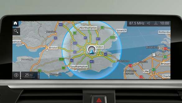Plug-in Hybrid BMW X2 xDrive25e F39 système de navigation Plug-in Hybrid BMW X2 xDrive25e F39 système de navigation vue en gros plan