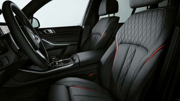 Revêtement intérieur tout cuir BMW Individual Merino en Schwarz avec surpiqûres décoratives rouges BMW X5 Edition Black Vermilion G05 2021 Revêtement intérieur tout cuir BMW Individual Merino en Schwarz avec surpiqûres décoratives rouges BMW X5 Edition Black Vermilion G05 2021