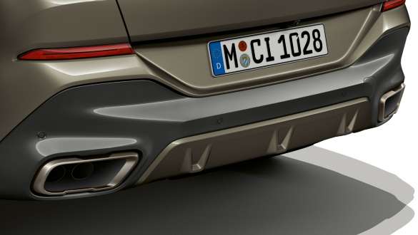 M Sport exhaust system BMW X6 G06 2019 Système d'échappement M sport de la BMW X6 G06 2019, vue en gros plan