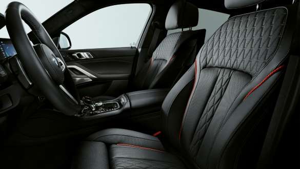 Revêtement intérieur tout cuir BMW Individual Merino en Schwarz avec surpiqûres décoratives rouges BMW X6 Edition Black Vermilion G06 2021 Revêtement intérieur tout cuir BMW Individual Merino en Schwarz avec surpiqûres décoratives rouges BMW X6 Edition Black Vermilion G06 2021