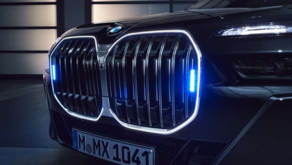 BMW Série 7 Protection G73 naseaux BMW phares spécifiques BMW Série 7 Protection G73 naseaux BMW et phares spécifiques vue de détail