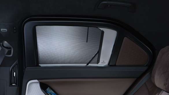 BMW Série 7 Protection G73 store pare-soleil BMW Série 7 Protection G73 intérieur pare-soleil
