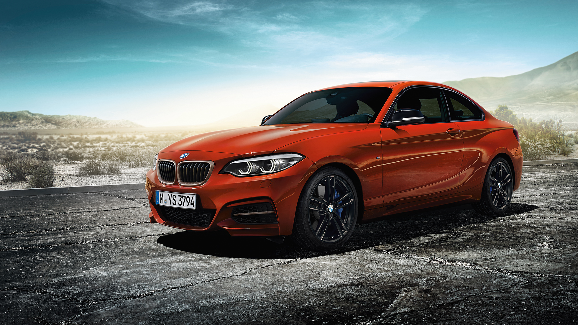 BMW Série 2 Coupé à l'arrêt, vue de face BMW Série 2 Coupé à l'arrêt, vue de face