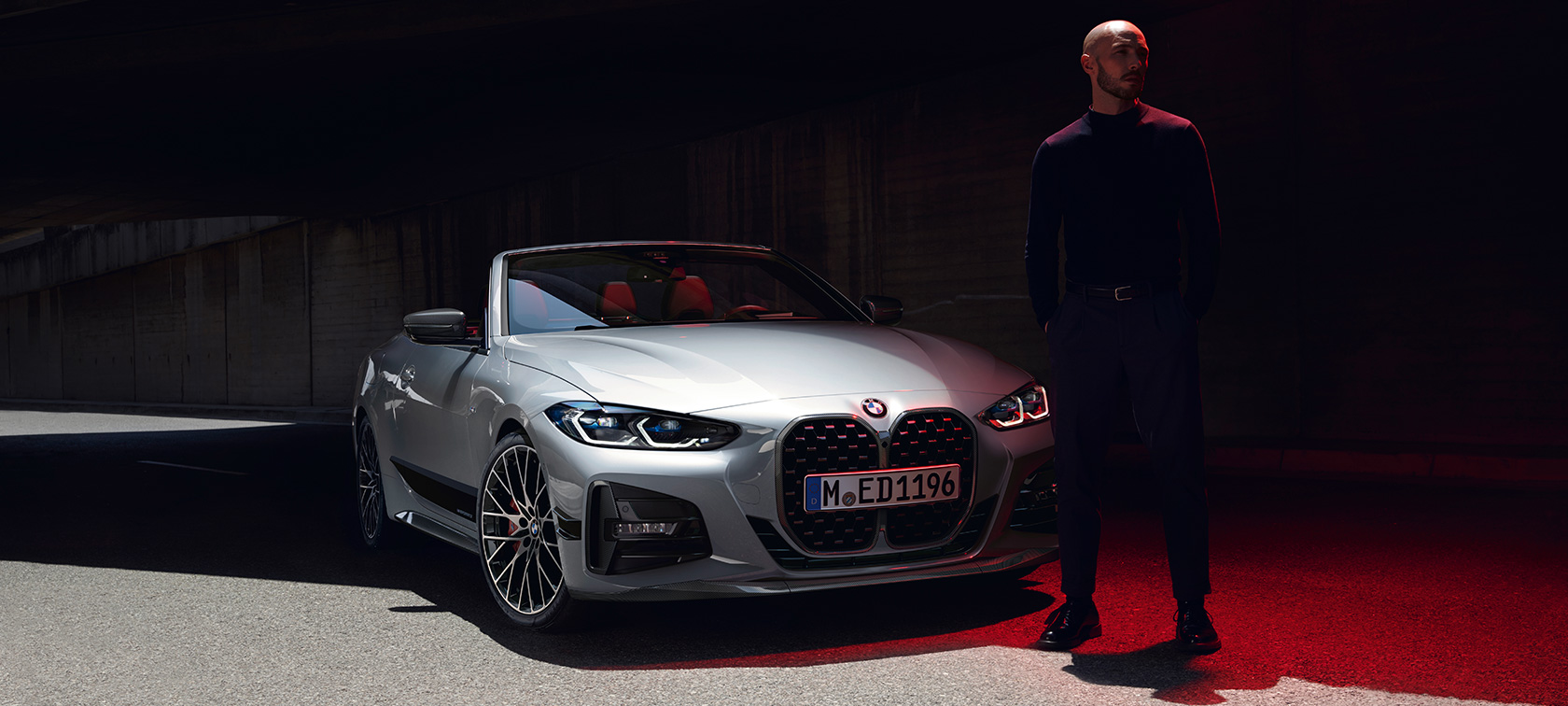 Vue de trois quarts arrière avec porte-vélos Pro 2.0 de la BMW Série 4 Cabriolet G23 2020 BMW Série 4 Cabriolet G23 2020 Sanremo Green metallic, vue de trois quarts arrière avec porte-vélos arrière Pro 2.0