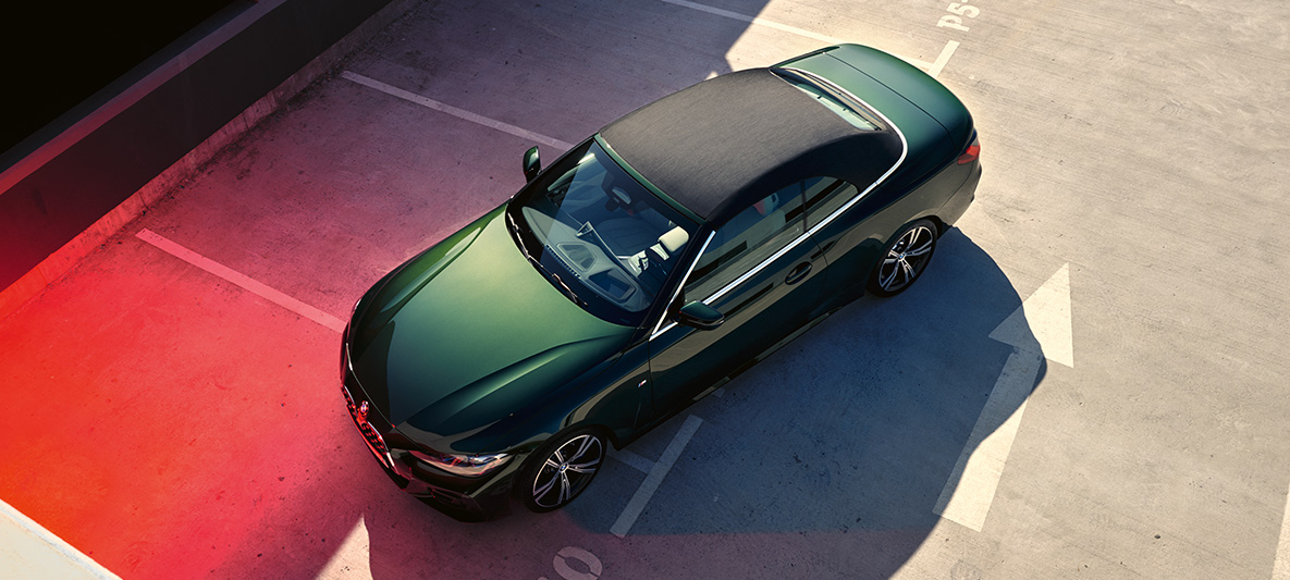 Capote en tissu de la BMW Série 4 Cabriolet G23 2020 Capote en tissu de la BMW Série 4 Cabriolet G23 2020 Sanremo Green metallic, vue en plongée