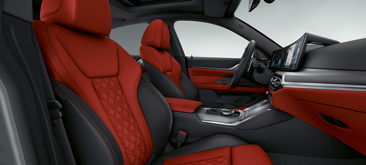 Revêtement intérieur en cuir Merino Fionarot/Schwarz BMW Série 4 Gran Coupé G26 2021 habitacle Revêtement intérieur BMW Individual cuir Merino étendu Fionarot/Schwarz BMW Série 4 Gran Coupé G26 2021 habitacle poste de conduite