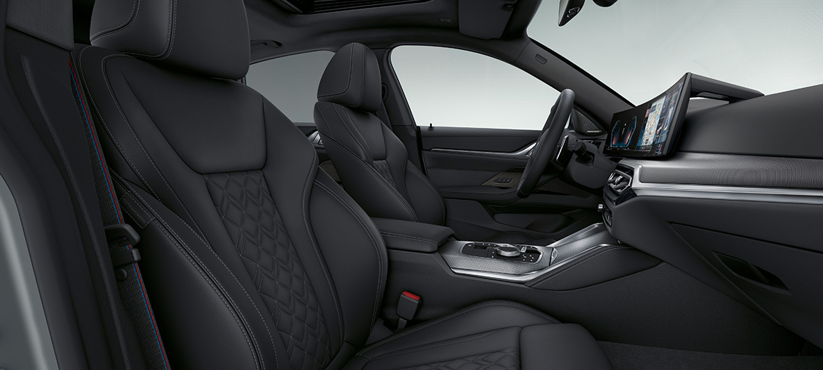 Revêtement intérieur cuir Merino Schwarz BMW Série 4 Gran Coupé G26 2021 habitacle Revêtement intérieur BMW Individual étendu en cuir Merino Schwarz BMW Série 4 Gran Coupé G26 2021 habitacle poste de conduite