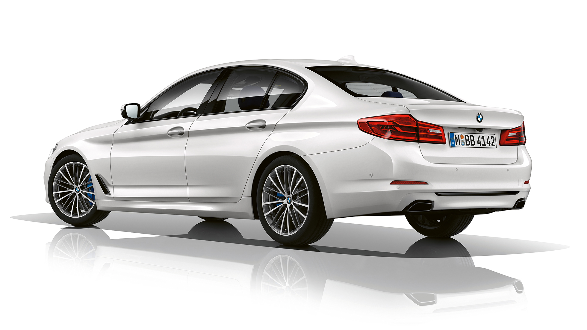 Sport Line vue de trois-quarts arrière BMW Série 5 Berline Sport Line BMW Série 5 Berline 540i Berline G30 Alpinweiß metallic vue de trois-quarts arrière