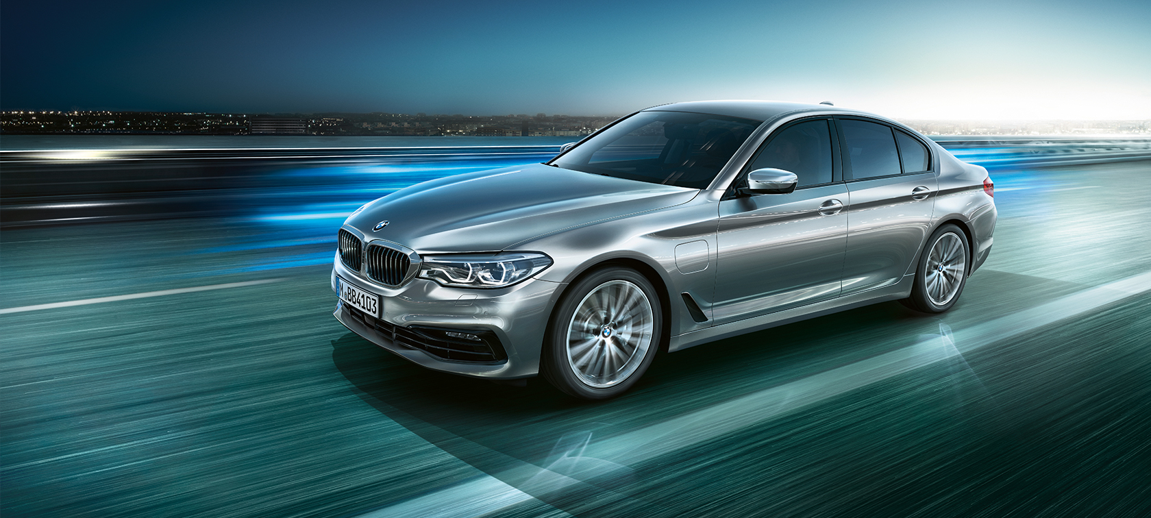 BMW 530e Berline BMW 530e Berline bmw série 5 plug-in hybrid berline Glaciersilber metallic vue de trois quarts avant