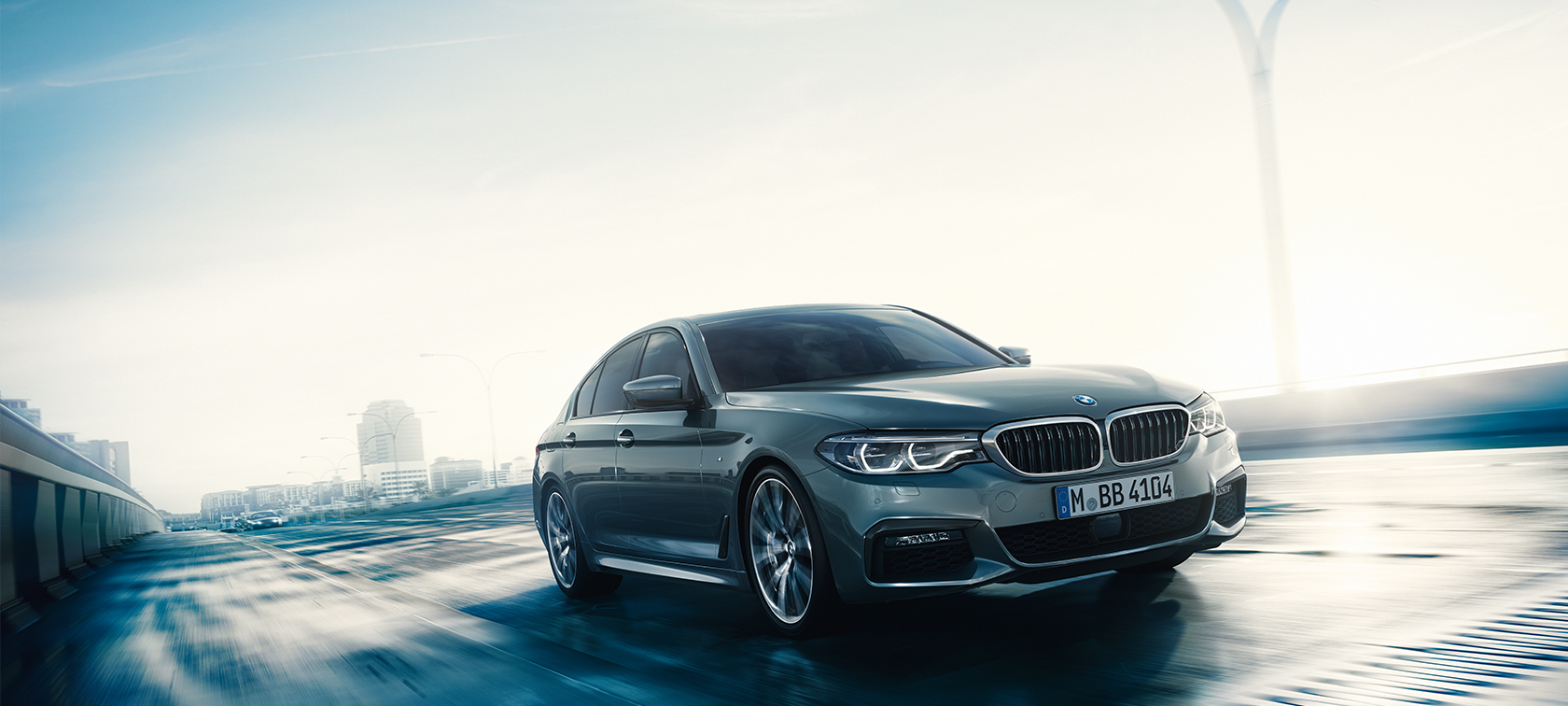 BMW Série 5 Berline modèles équipements Modèles équipements BMW Série 5 Berline 540i Berline G30 Bluestone metallic vue de trois quarts avant