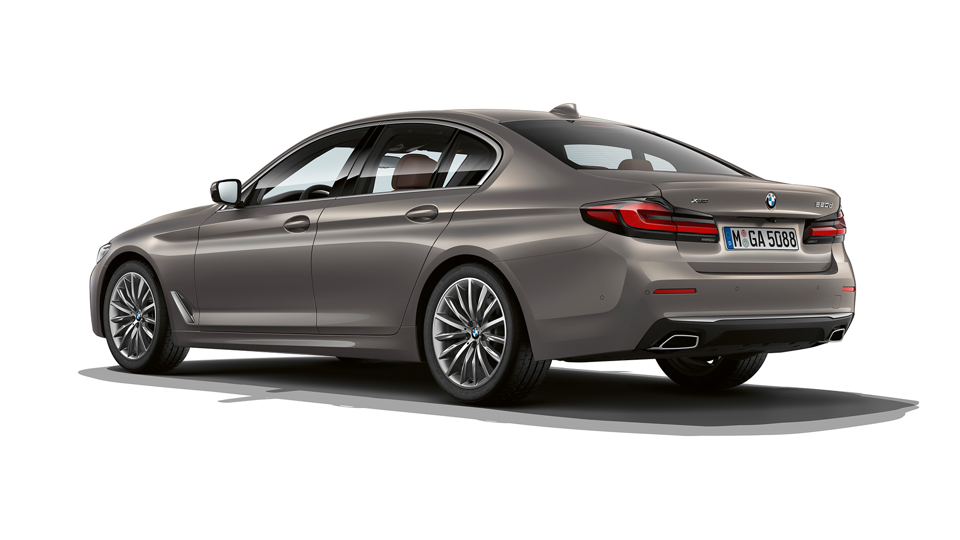 BMW Série 5 Berline G30 Luxury Line, arrière BMW Série 5 Berline 520d xDrive G30 2020 Luxury Line en Berninagrau, vue de trois quarts arrière