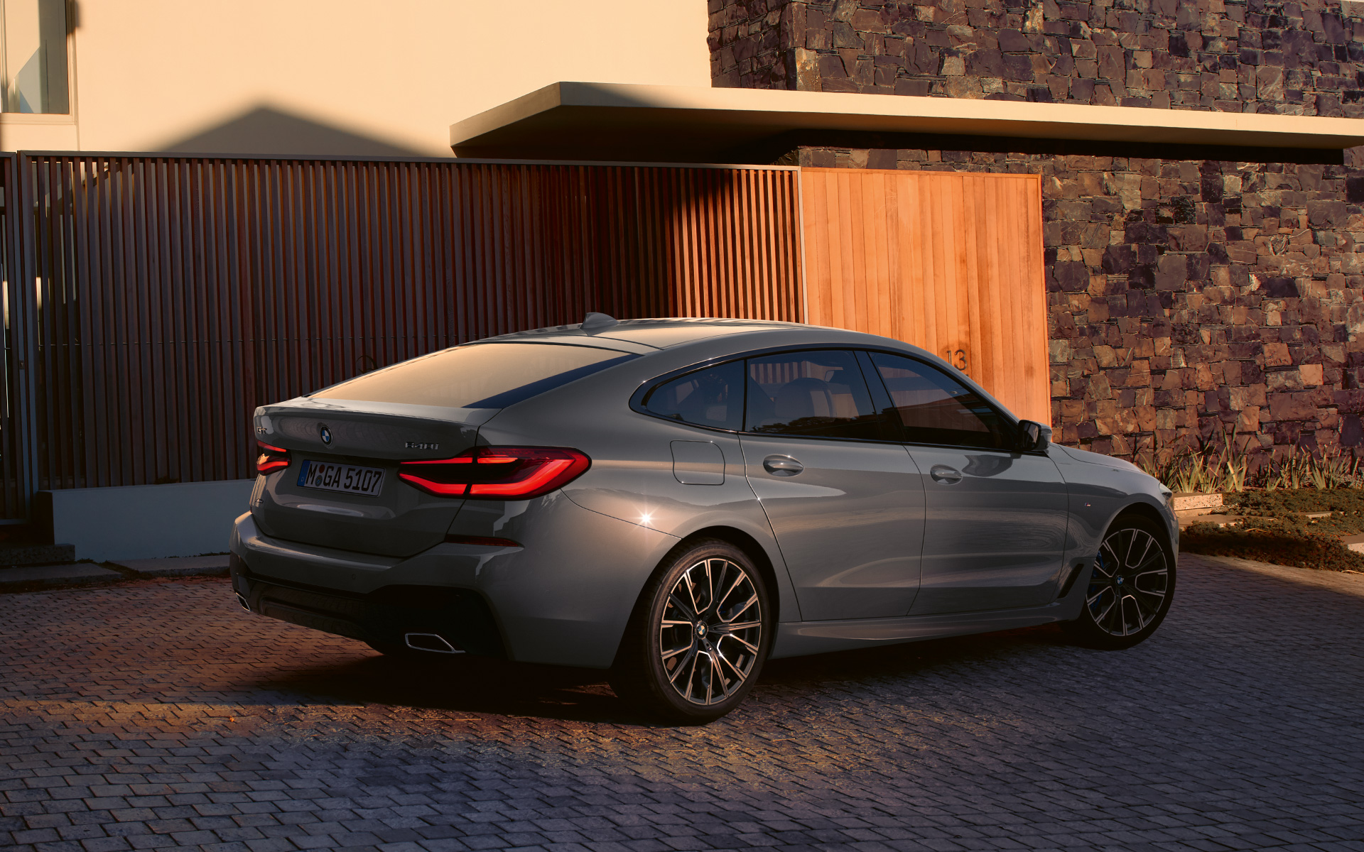 Design arrière de la BMW Série 6 Gran Turismo G32 2020 Design arrière de la BMW Série 6 Gran Turismo 640i xDrive G32 2020 en Berninagrau, vue arrière